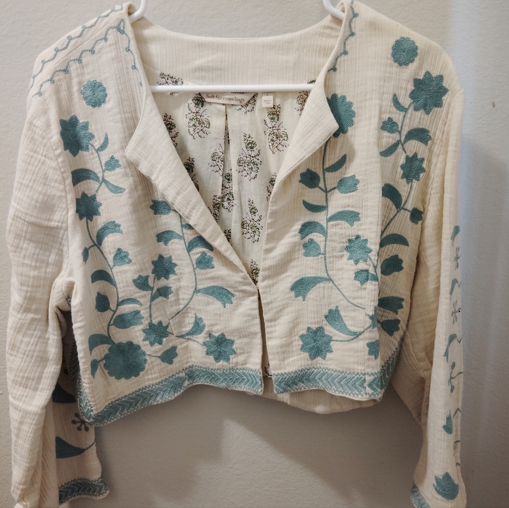 🦋Soft Surroundings Cream and Blue Floral Blouse